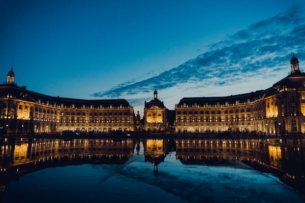 Quels incontournables découvrir lors d'une visite à Bordeaux ?